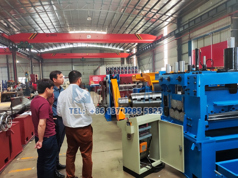 KINGREAL Indian Customer သည် Slitting Machine Factory သို့ သွားရောက်လည်ပတ်ပါသည်။